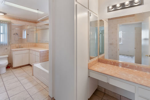 20 Bathroom 3 Upstairs