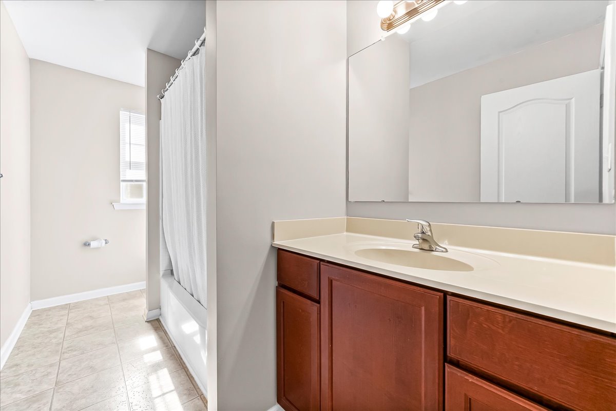 10-1946 E Aristotle Ave-8