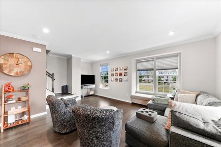 10-331 S Parkway Dr-20
