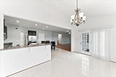 15-33 Barkley Ct-19