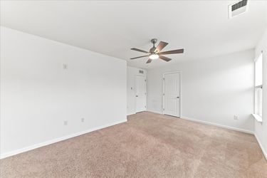 21-33 Barkley Ct-30