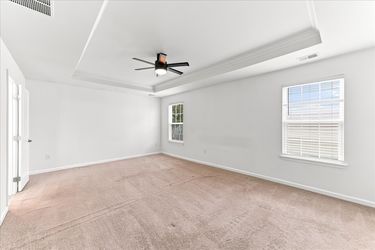 24-33 Barkley Ct-35