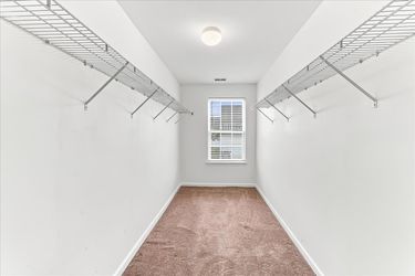28-33 Barkley Ct-34