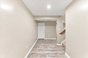 29-33 Barkley Ct-22