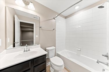 30-33 Barkley Ct-20