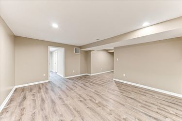 32-33 Barkley Ct-23