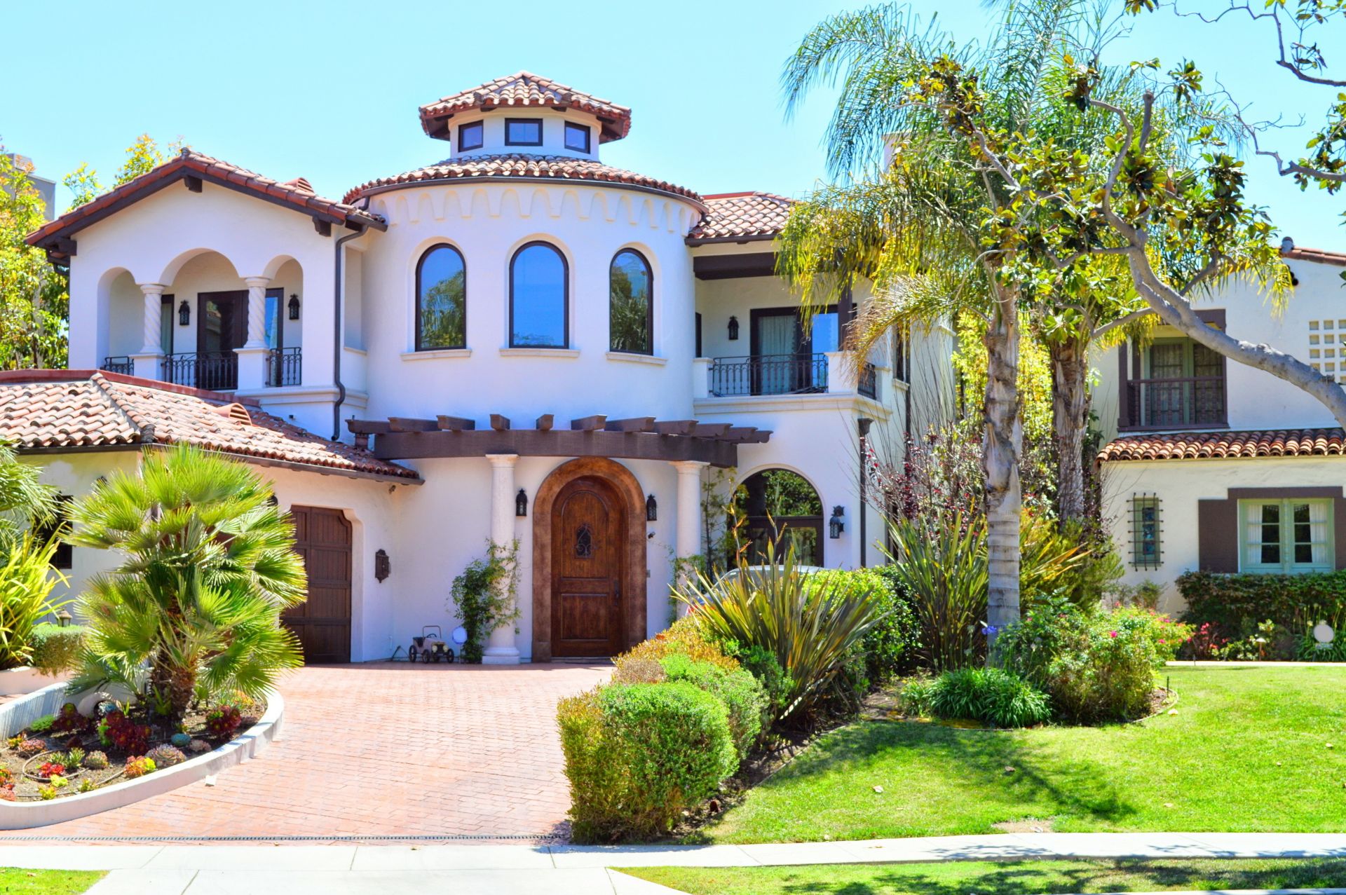 Beautiful homes and estates in the Santa Monica City, California.