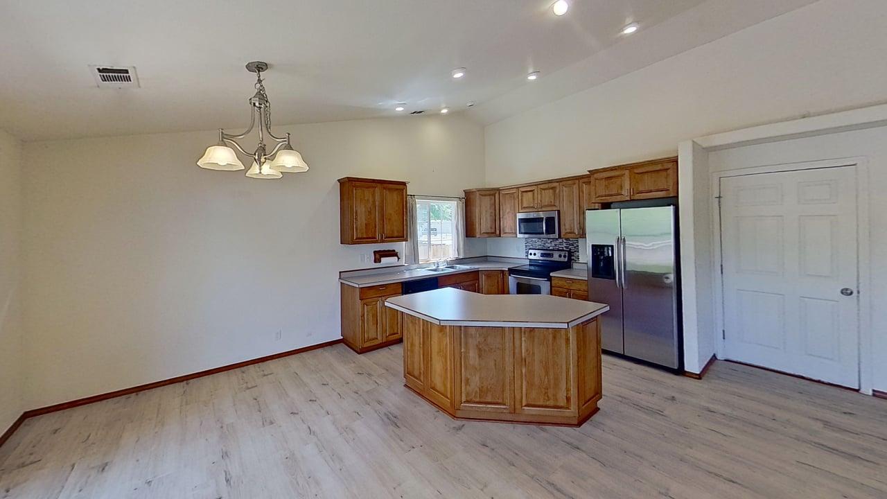 Roseburg Oregon home around $350k living room