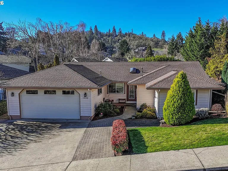 Roseburg Oregon home around $500k Exterior