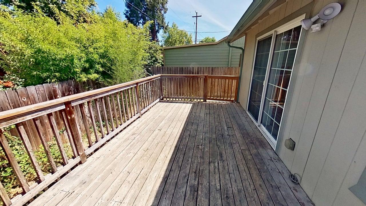 Roseburg Oregon home around $350k living room