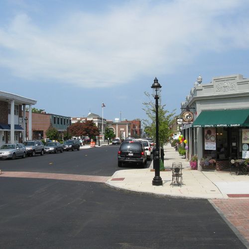 B4 Colonial Dr - Unit 7B Andover: Street & Neighborhood Spotlight