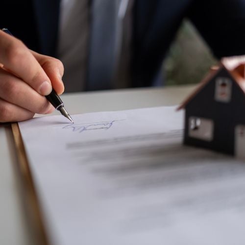 Cash Offer vs. Listing: What Nets Groton Sellers More