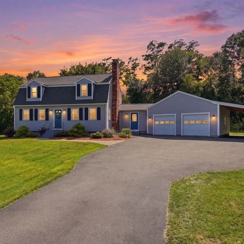 Cash Offer vs. Listing: What Nets Westford Sellers More