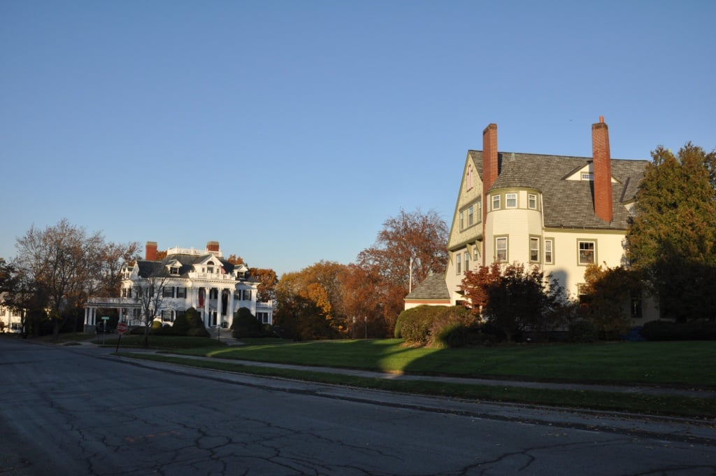 how-to-choose-the-right-neighborhood-for-your-lifestyle