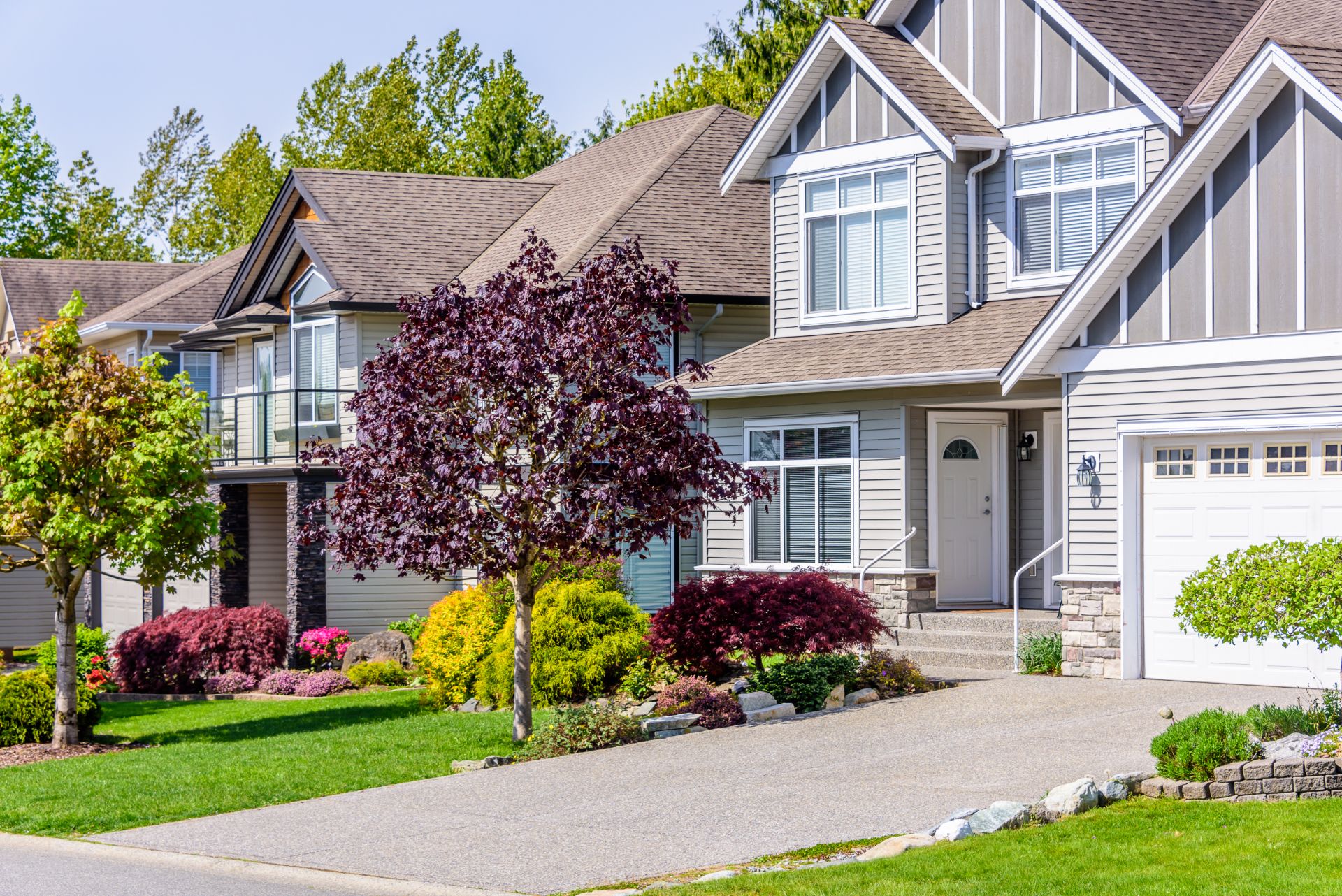 A very neat and colorful home with gorgeous outdoor landscape in suburbs of Vancouver, Canada 2