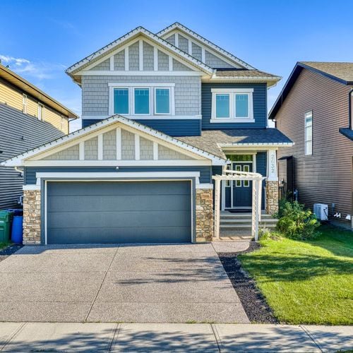 NEW LISTING: Stunning Family Home in Ravenswood