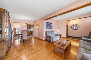 008-10407 2 St SE-8