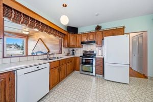 009-10407 2 St SE-9
