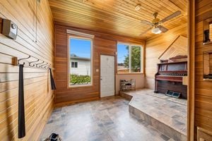 021-10407 2 St SE-21