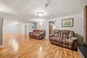 027-10407 2 St SE-27