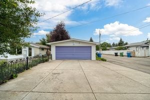 040-10407 2 St SE-40