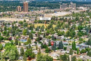048-10407 2 St SE-48