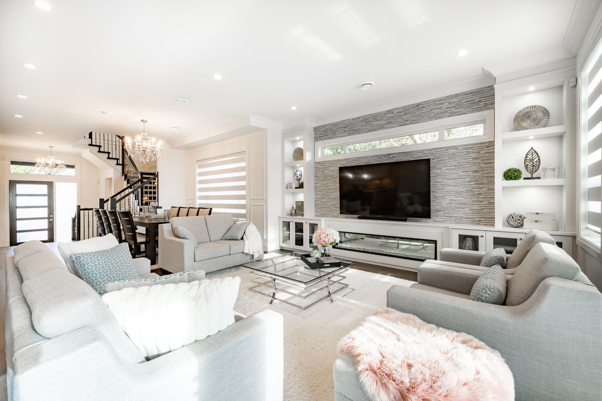 Elegant and clean interior rooms with splashes of color (1)