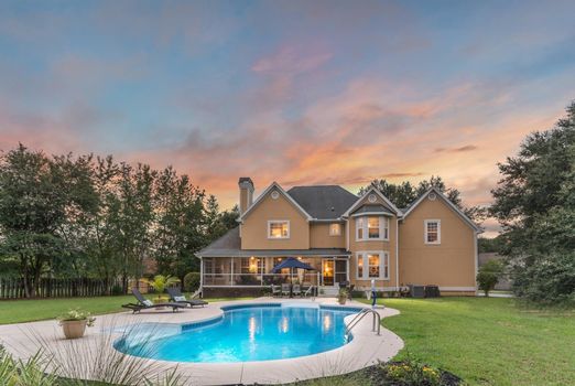 6-pond-view-court01-1170x785