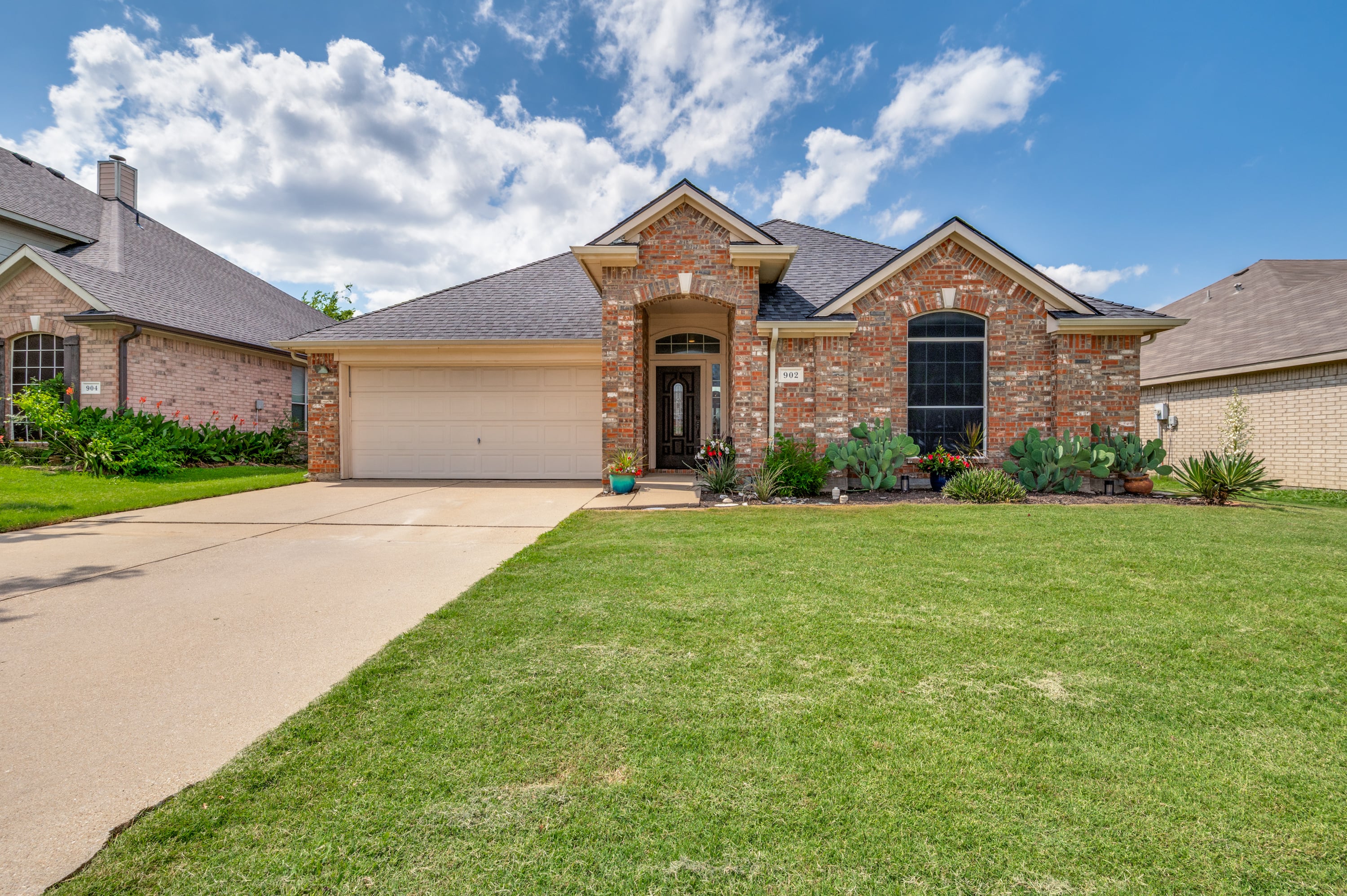 902-cutting-horse-dr-mansfield-tx-76063-High-Res-1