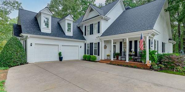 A Fully Renovated Lake Community Home in Gainesville, &hellip;
