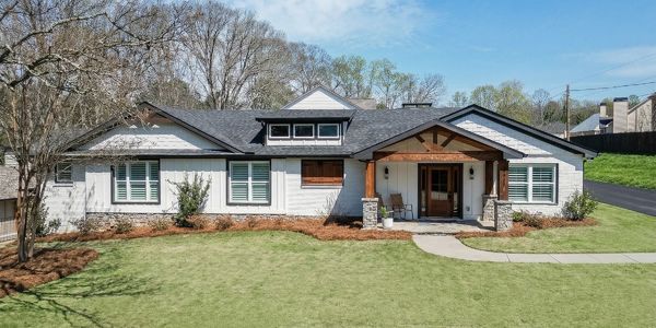 A Fully Renovated Ranch on One of Buford's &hellip;