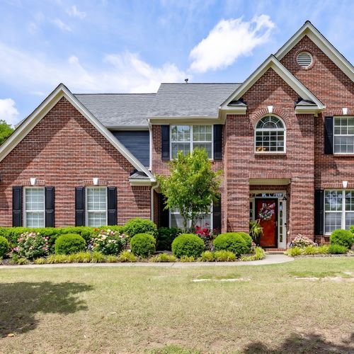 Cul-de-Sac Home That's Move-In Ready: 933 Cruce Lake Dr, Hoschton GA