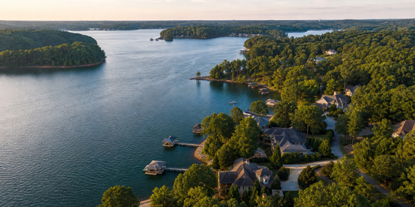 Lake Lanier Lakefront Living: North Metro Atlanta