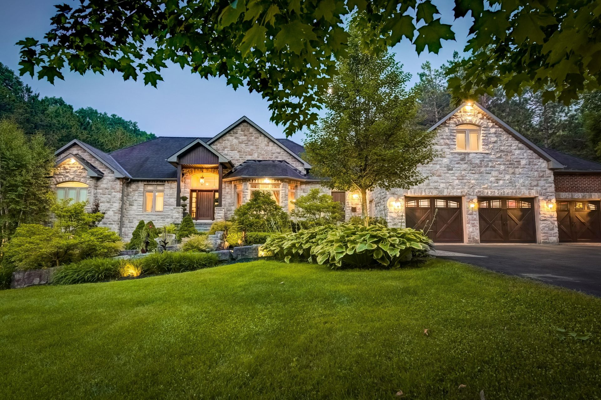 Indulge in the opulence of million-dollar property landscaping captured in these stunning photos. Explore lavish landscape design, luxurious gardens, and exquisite backyards. (1)