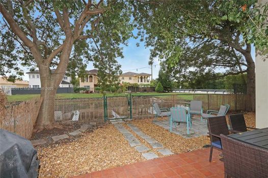 15666 SW 13th Ter, Miami, FL 33194 (18)