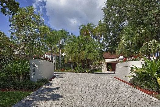 8202 Los Pinos Cir, Coral Gables, FL 33143 (15)