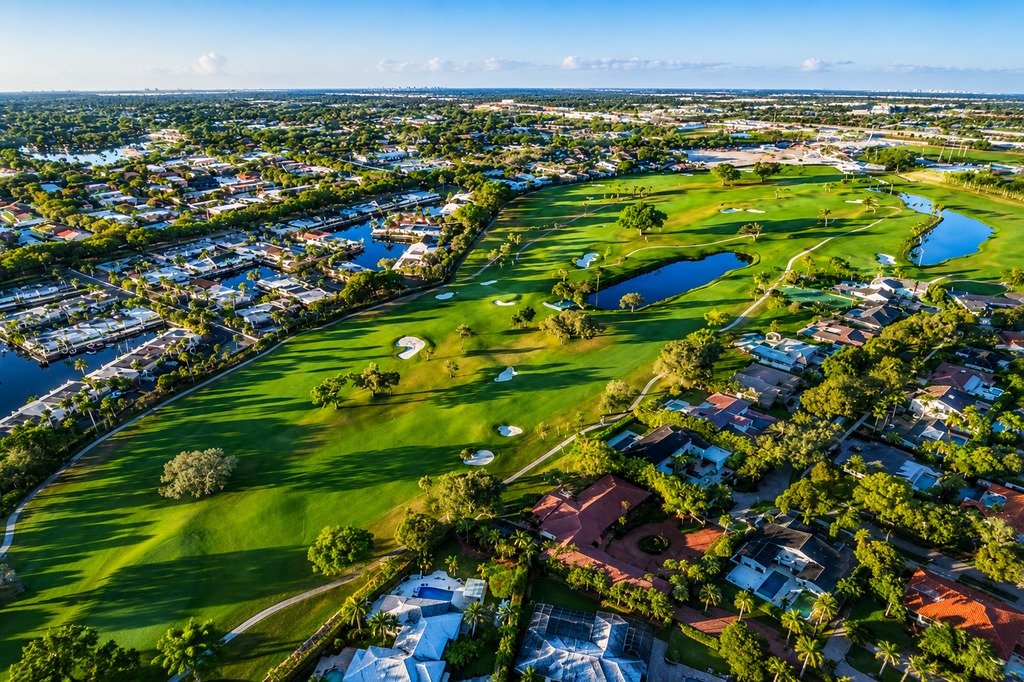 Loch Lomond golf community, Miami Lakes homes for sale, Labrada Realty