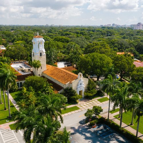 Living in Coconut Grove, Gables, or Pinecrest: Which Fits?
