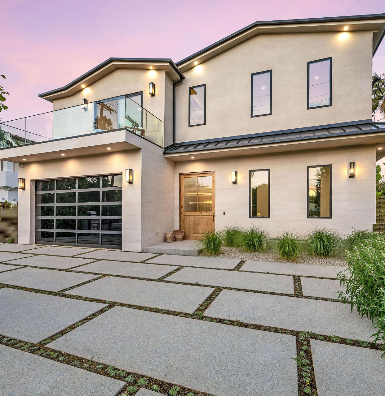 A-house-with-a-tiled-driveway-and-lush-greenery-in-the-garden-California-USA