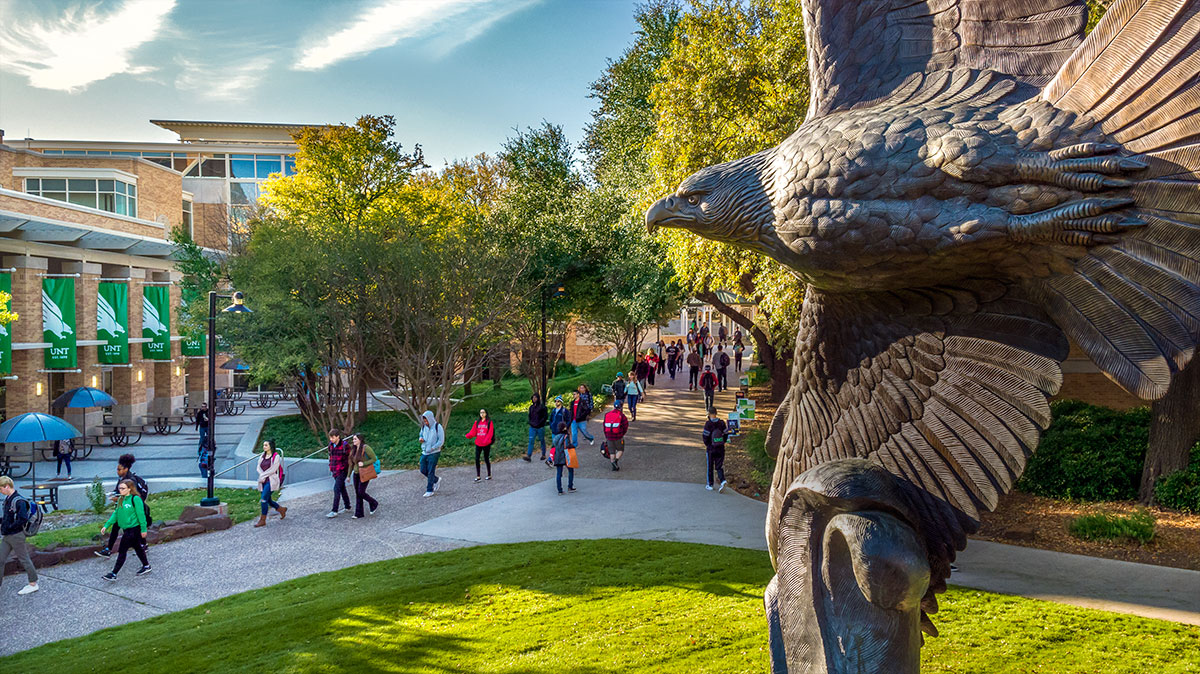 16_854_bustling-campus-behind-eagle-statue-aerial-1001