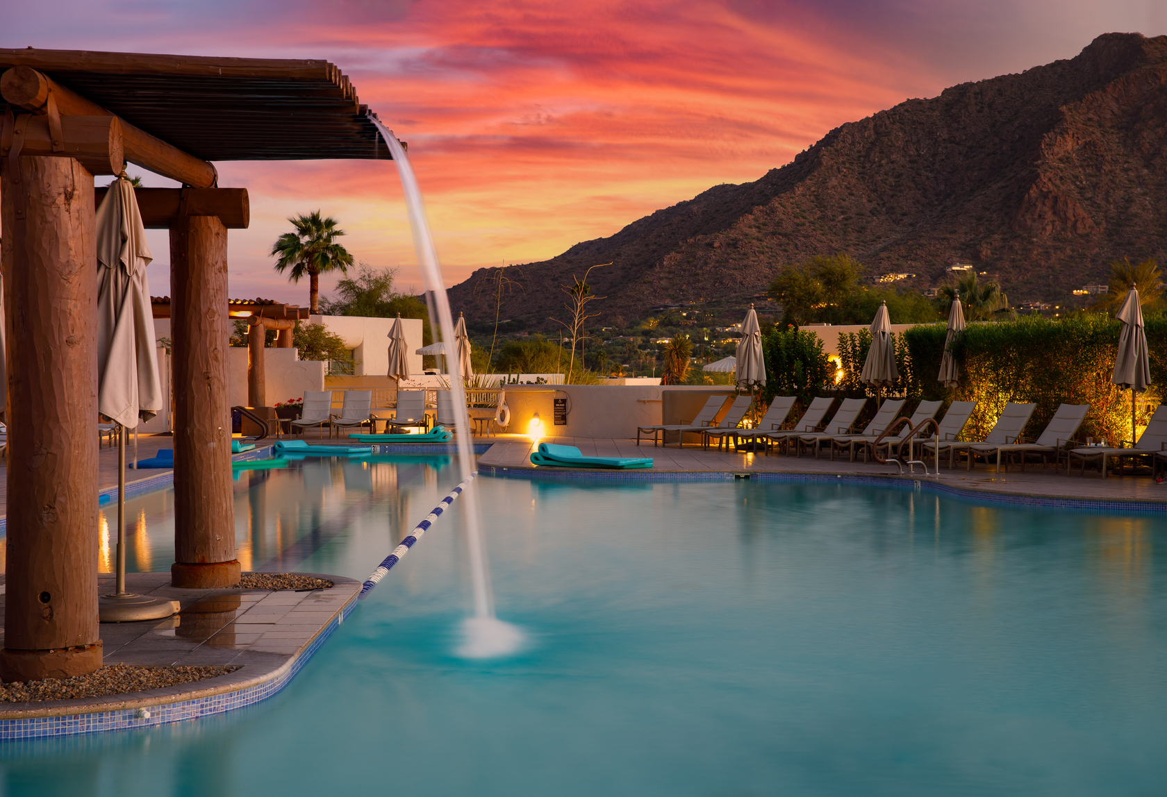 Arizona,Resort,With,Pool,During,Sunset