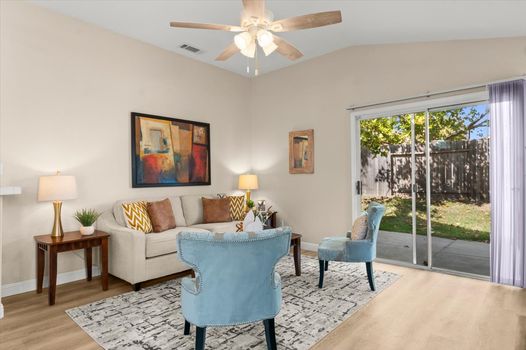 17-17_Family-Room