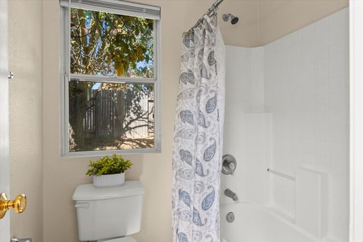 27-27_Primary-Bathroom