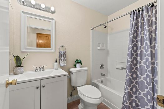 29-29_Hall-Bathroom
