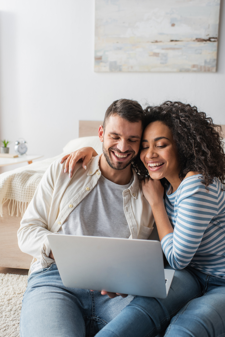 happy-interracial-couple