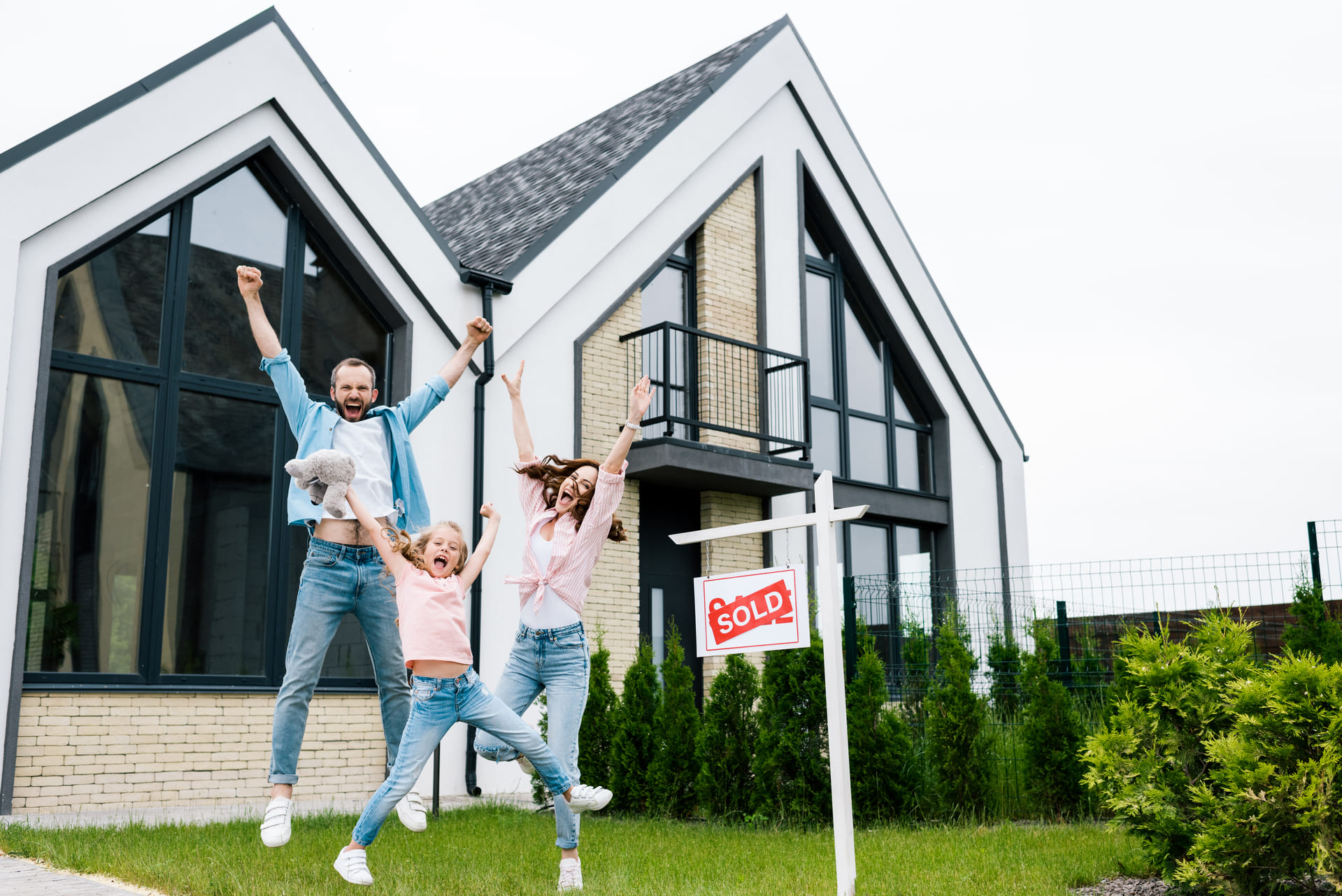 sold-jumping-family