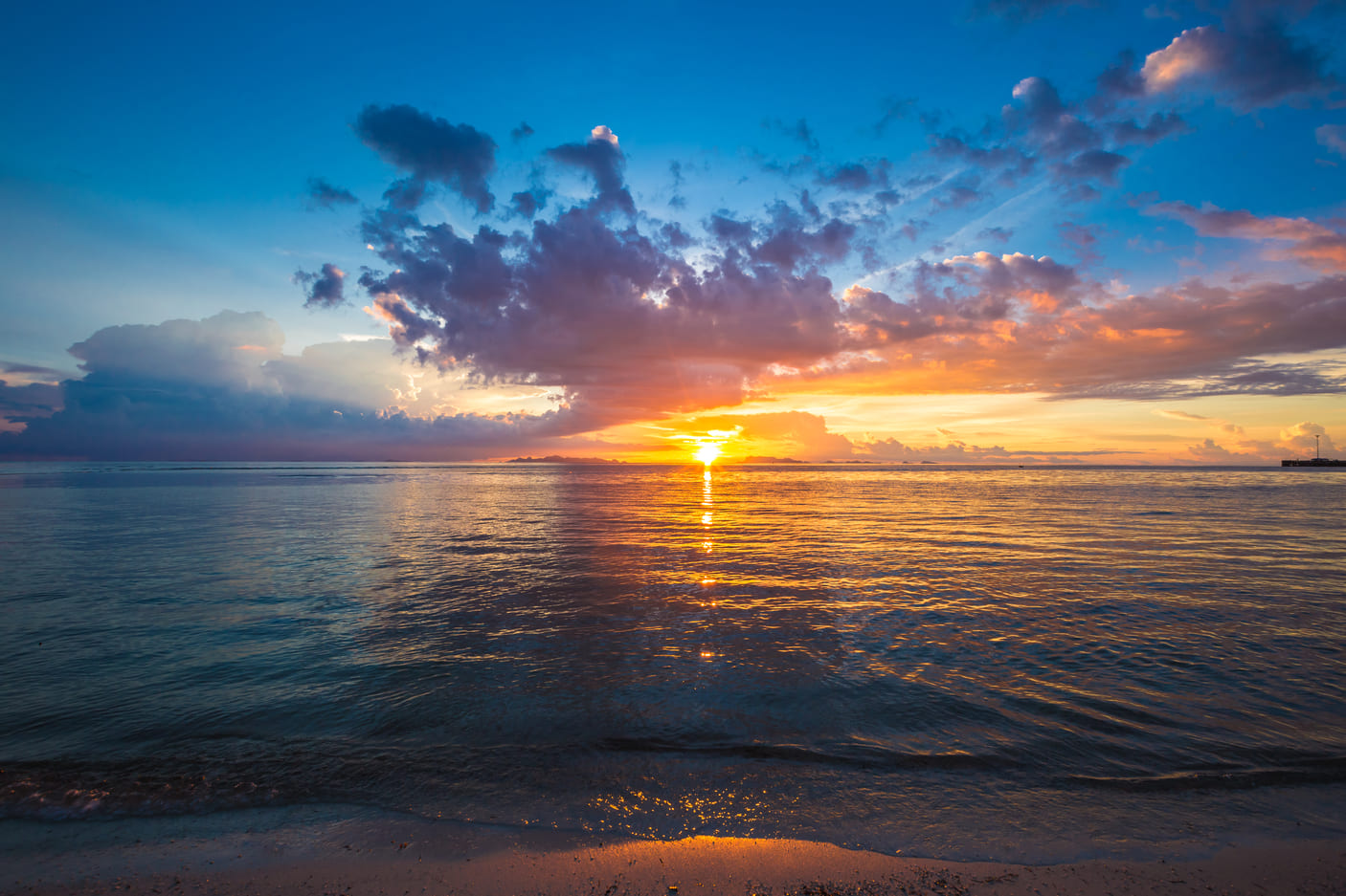 Colorful tropical sunset on the sea and clouds sky (1) (1)
