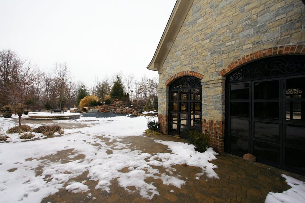 Pool_house_to_pool