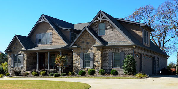Improving Your Home’s Curb Appeal This Spring
