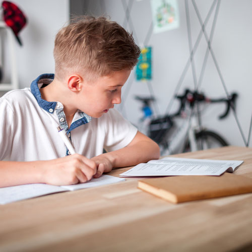 5 Ways to Set Up the Ultimate Workstation for Kids
